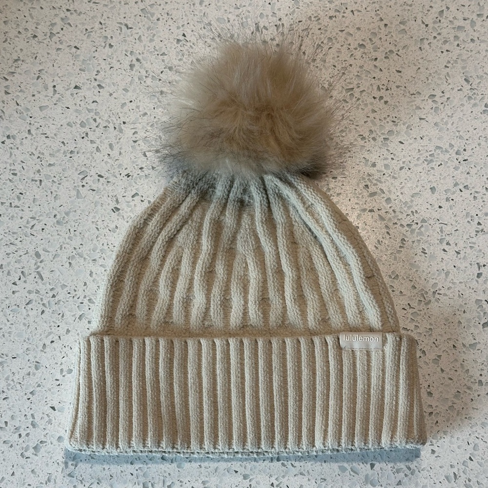 Lululemon Womens Cable Knit Pom Beanie in Natural Ivory